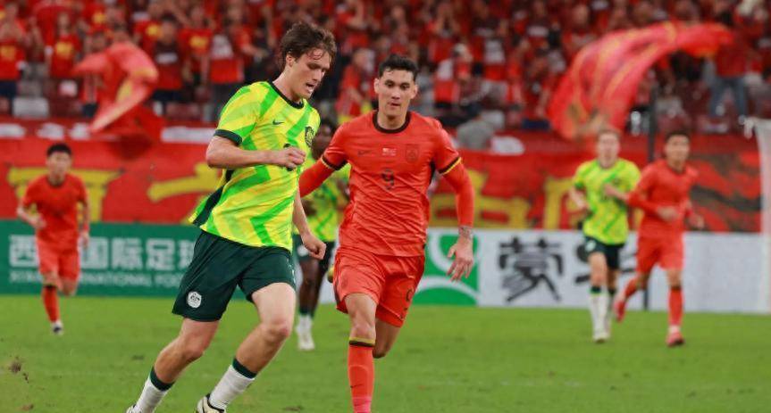 九游体育-赛艇杯赛上演强强对话，江南犀牛队翻盘荆楚飞鹰队，战术调整见效；防守强度拉满(2019中国智能船艇挑战赛海上争锋获奖信息)