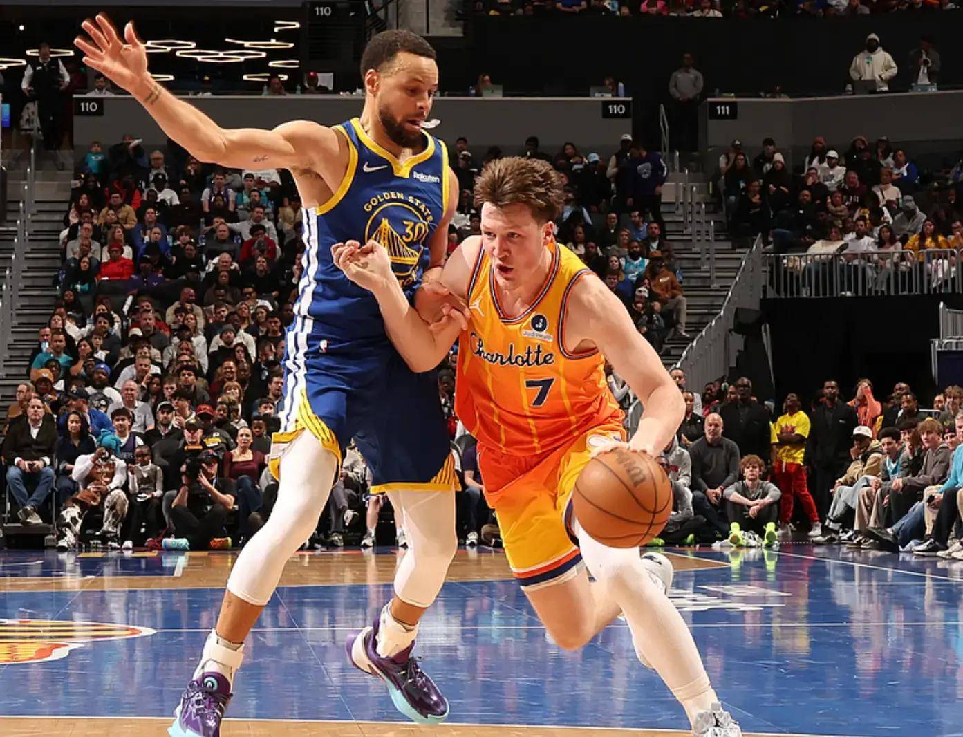 九游娱乐-关于库里连续十场比赛得分超过连败，SKT挑战极限！的信息