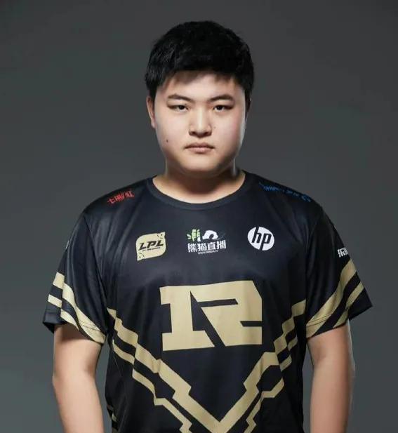 九游体育-Uzi迎来七赛季高光表现，RNG球迷沸腾！的简单介绍